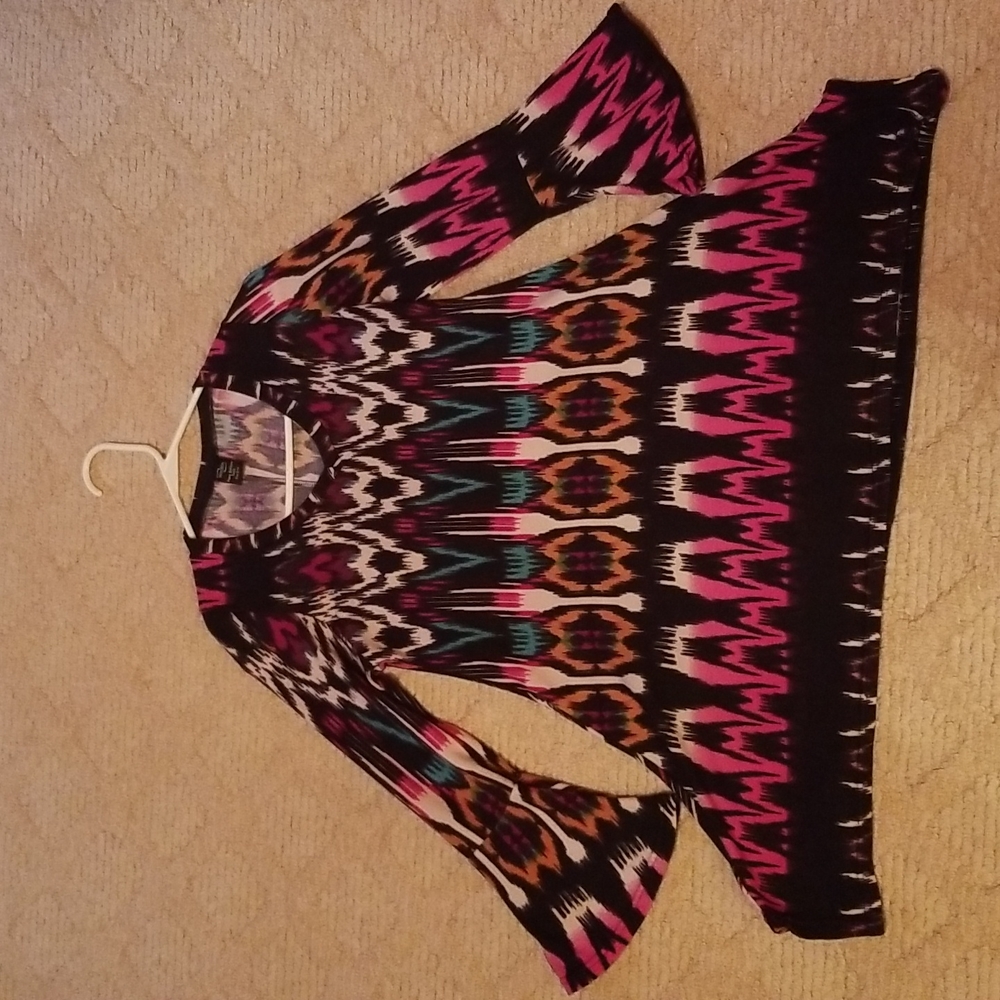 Win Win Flare Bottom Tunic Size S-M. - Picture 6 of 8